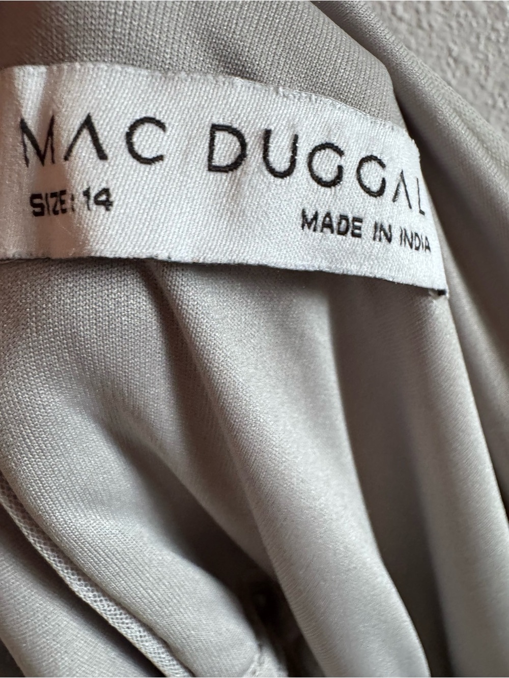 NEW MAC DUGGAL
Gray Ruffle Tiered Embellished Flutter Sleeve Gown Sz: 14 #9068 - Picture 8 of 10